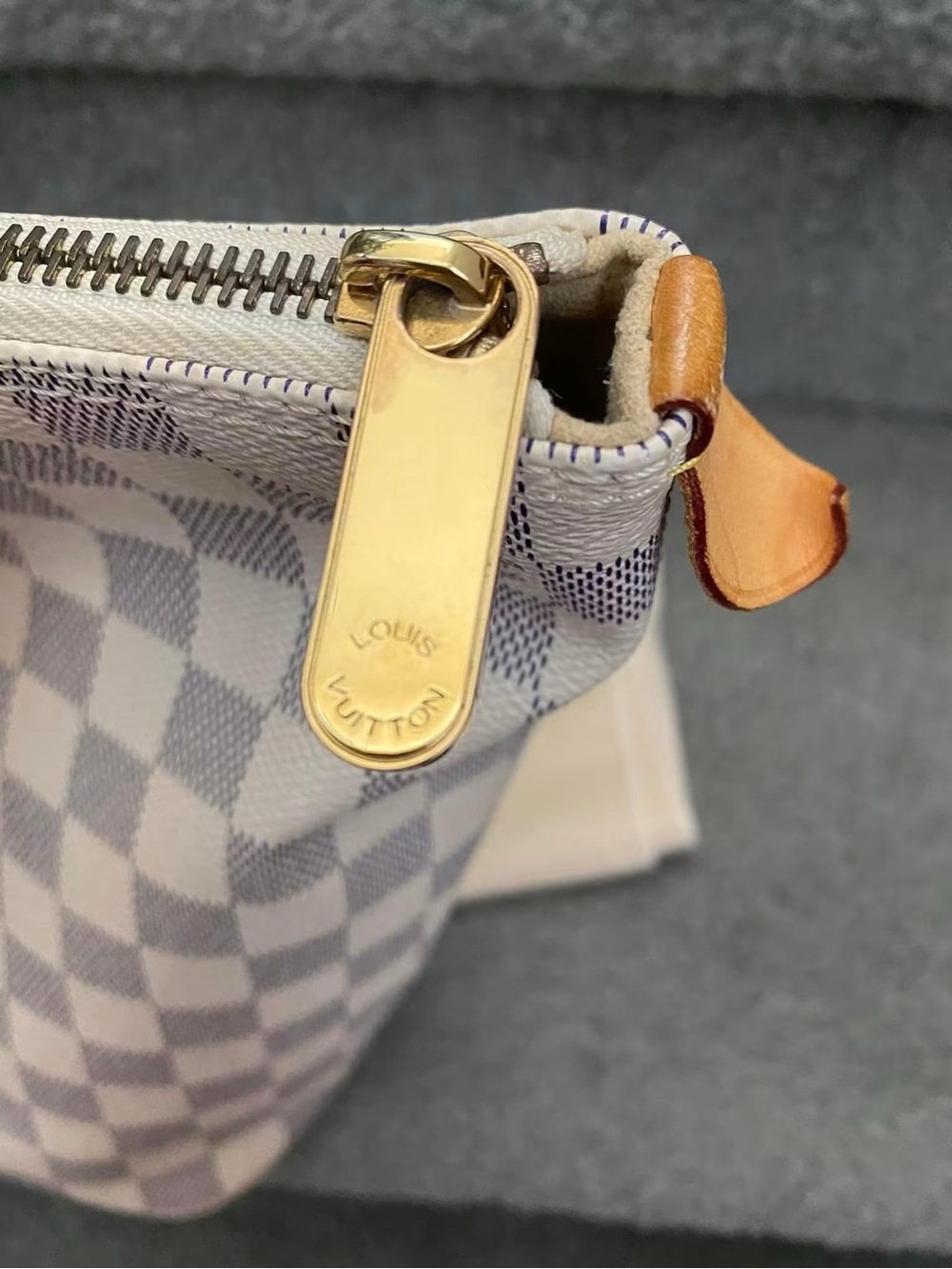 Louis Vuitton Saleya Damier Azur Tote in Cream and Tan Leather PM - Picture 10 of 16